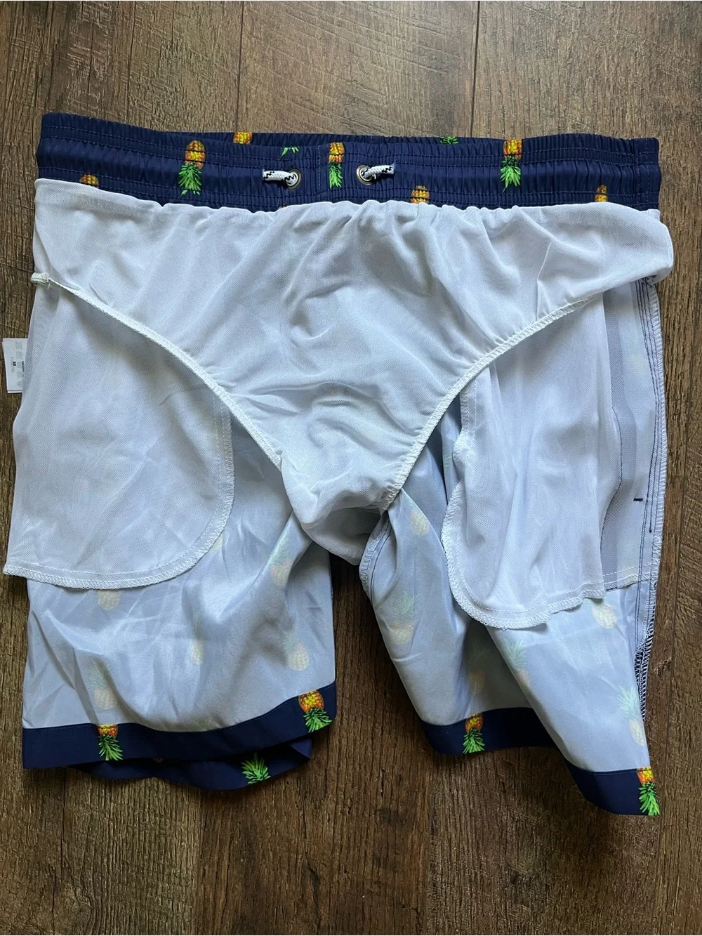 Maamgic NWT pineapple swim trunks men’s size medium